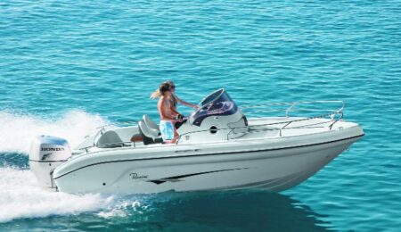 Ranieri International Shadow 20 in navigazione