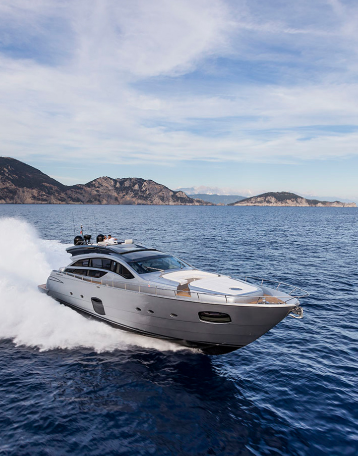 pershing 82