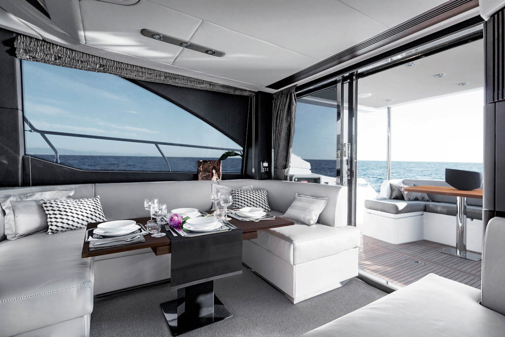 azimut 50 salon