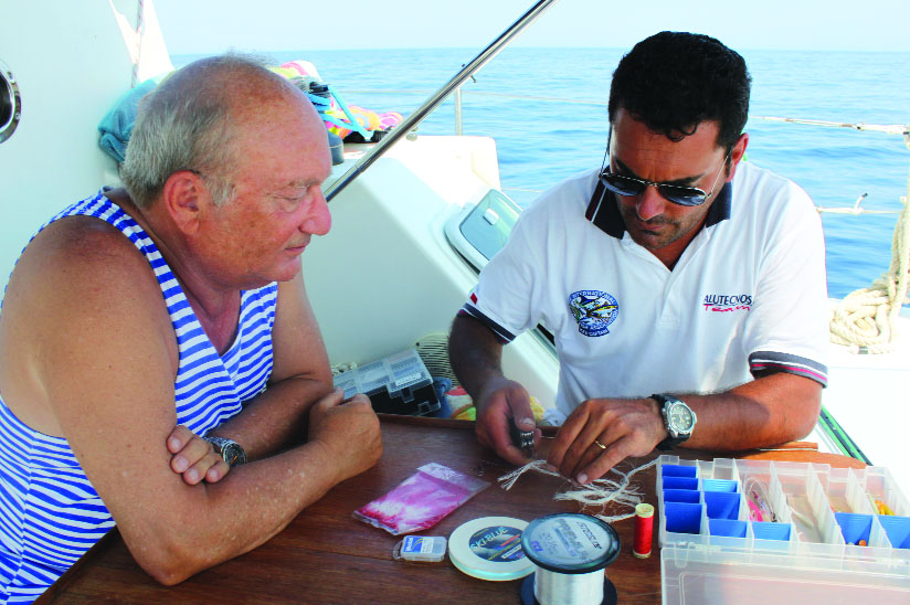 Piume Da Traina Crystal Flash 7 Cm Con Amo E Fluorocarbon | Per Pesca Leggera (Bianco E Rosso) - Foto 3