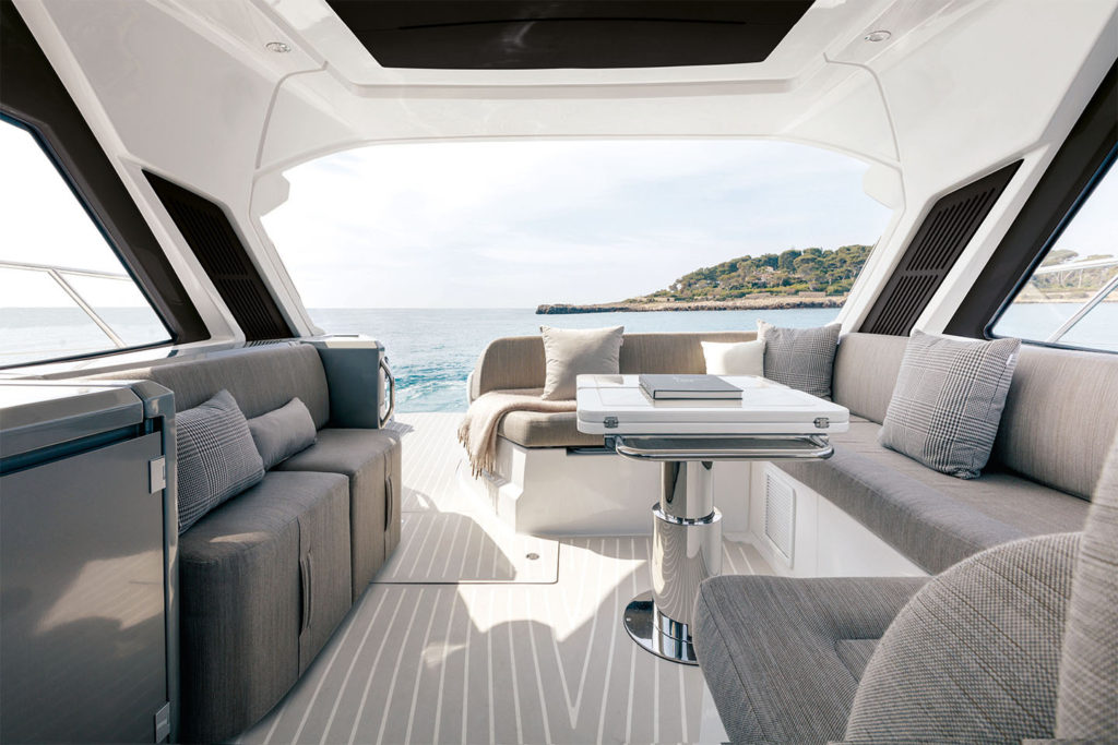 atlantis 51 maindeck