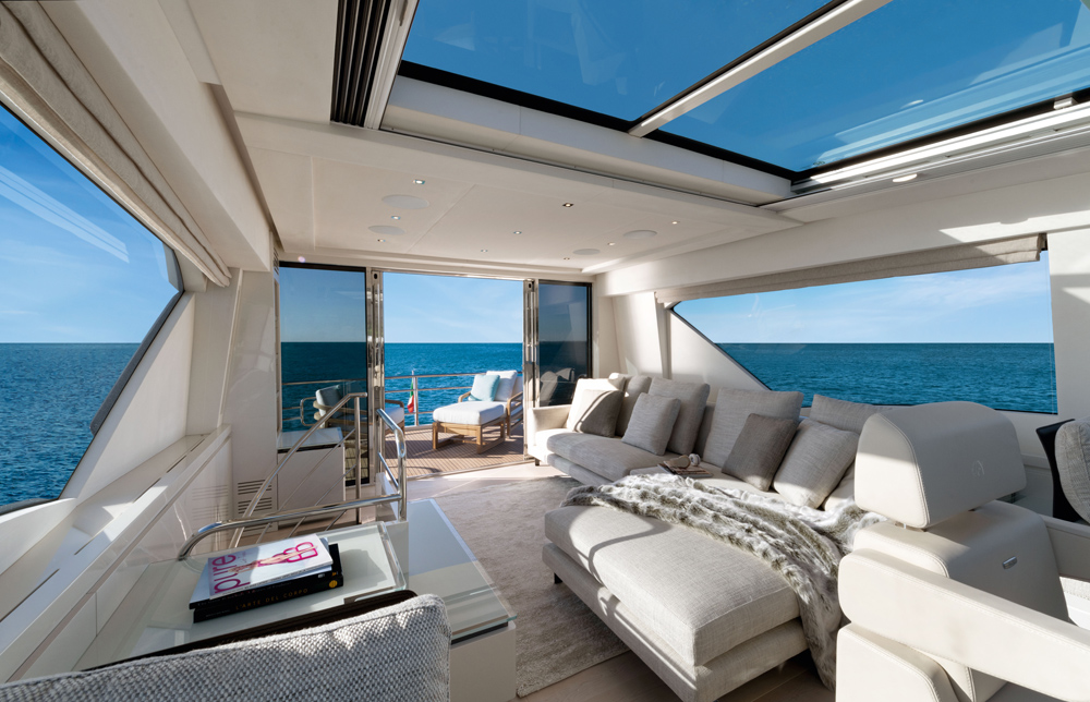 Monte Carlo Yachts 70 Skylounge 