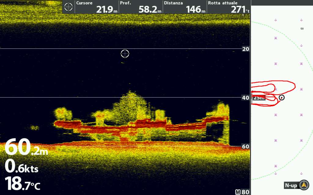 Relitto in assetto di navigazione ripreso con la funzione MEGA Down Imaging