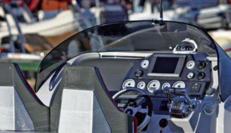 Lavorazione del plexiglass: Frallicciardi, il particolare in barca