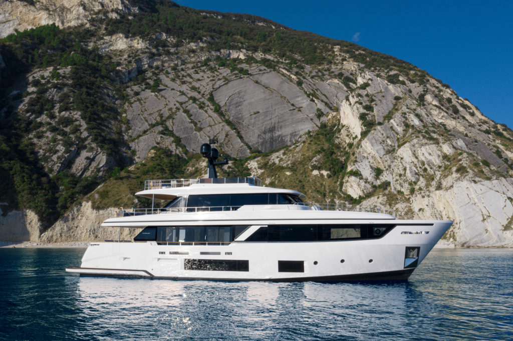 Custom Line Navetta 30