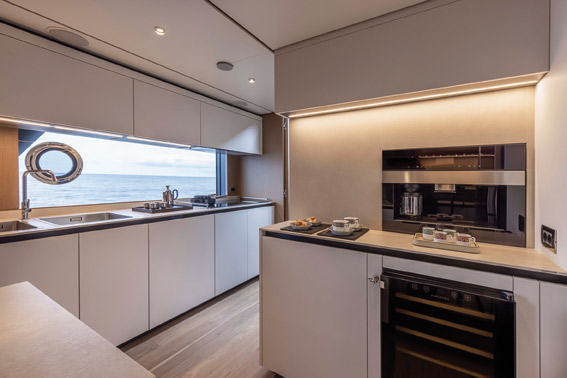 FERRETTI YACHTS 1000