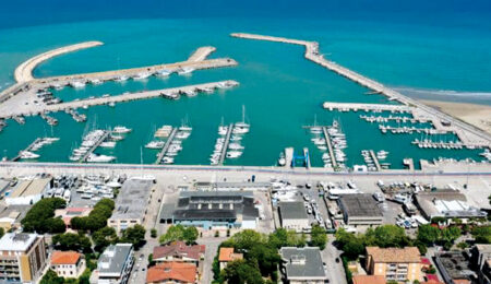 PORTO-DI-GIULIANOVA-ABRUZZO-APPRODO-DALL-ALTO-MARE-BLU
