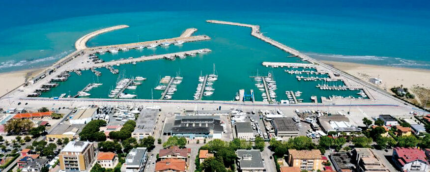 PORTO-DI-GIULIANOVA-ABRUZZO-APPRODO-DALL-ALTO-MARE-BLU