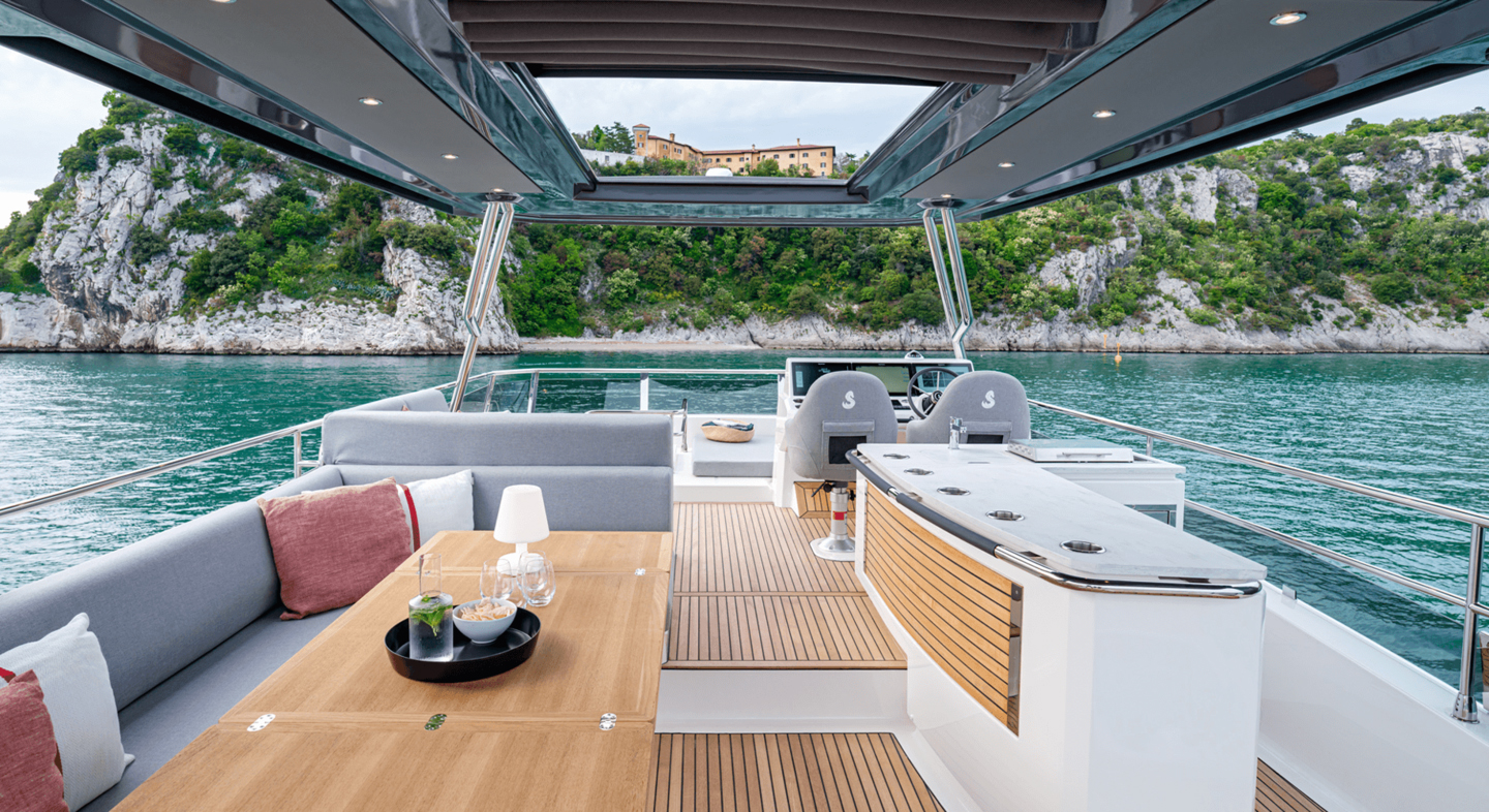 Grand Trawler 62