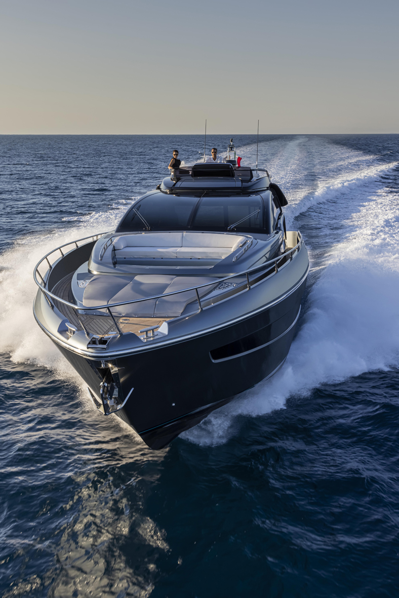 Riva 76 Perseo Super in navigazione fly sport fly