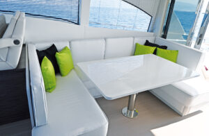 Austin-Parker-Mahon-54-divani-e-tavolo