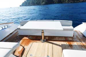 Austin-Parker-Mahon-54-tavolo