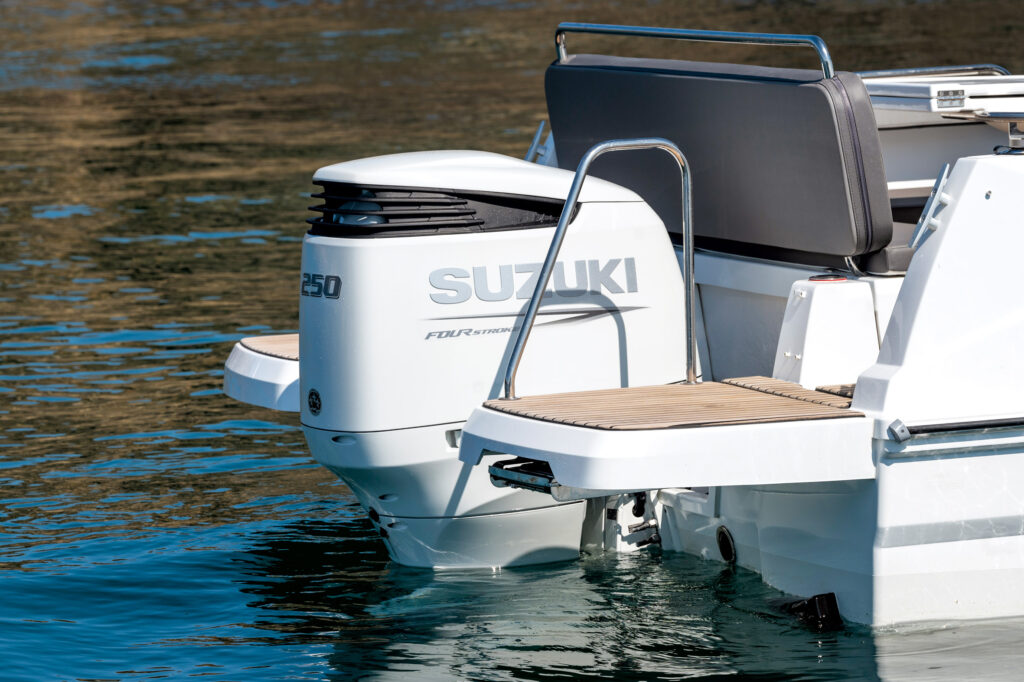 Beneteau-Antares-8-motori