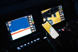 Simrad-NSX-cellulare-e-2-schermi