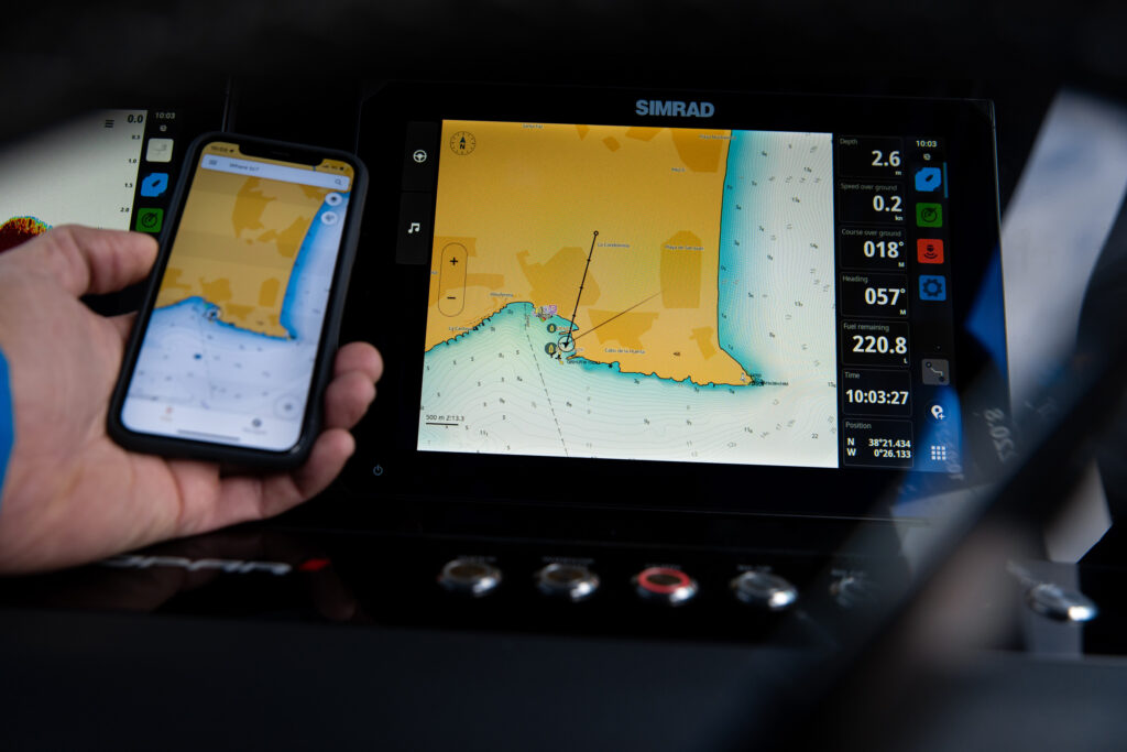 Simrad-NSX-cellulare-e-display