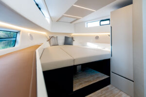Lion-Yachts-Open-cabina-armatoriale