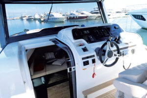 Lion-Yachts-Open-comandi