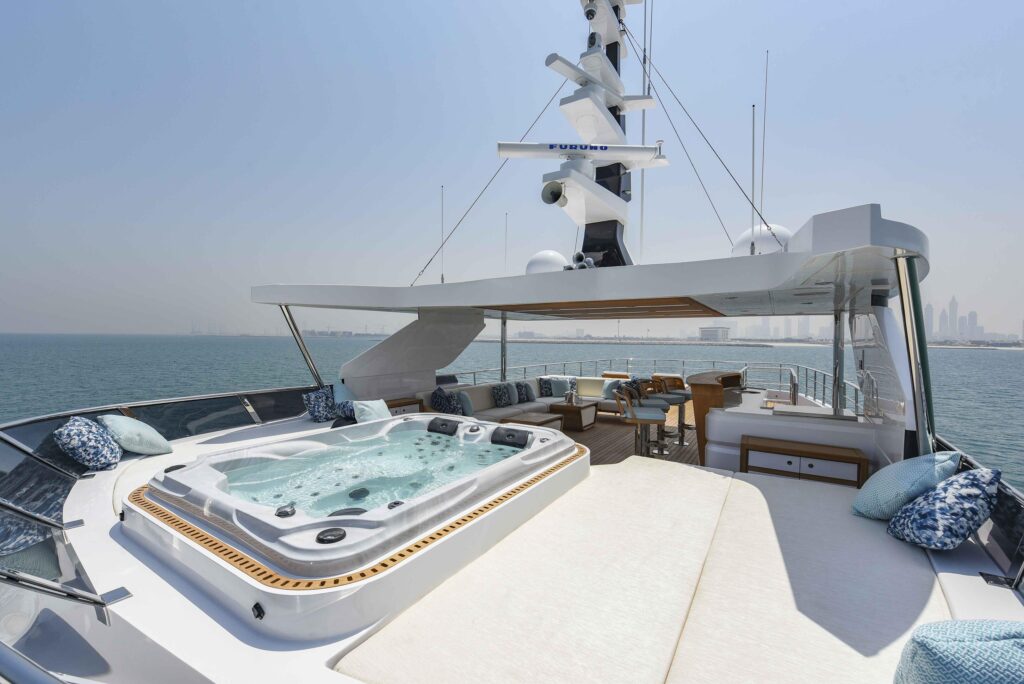 Gulf-Craft-Majesty 120