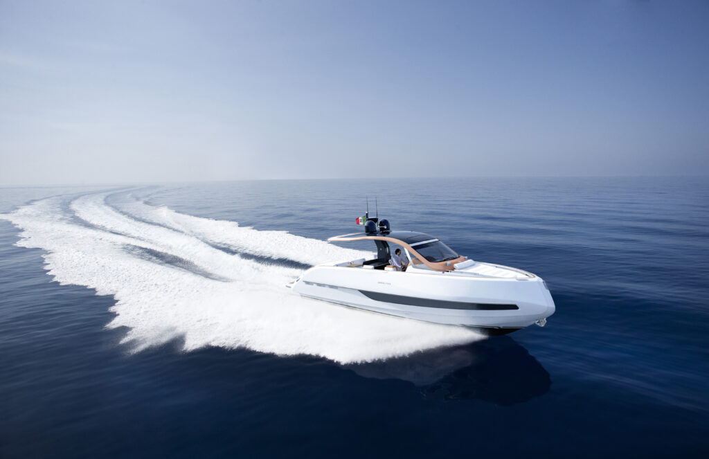 Invictus TT420 in navigazione