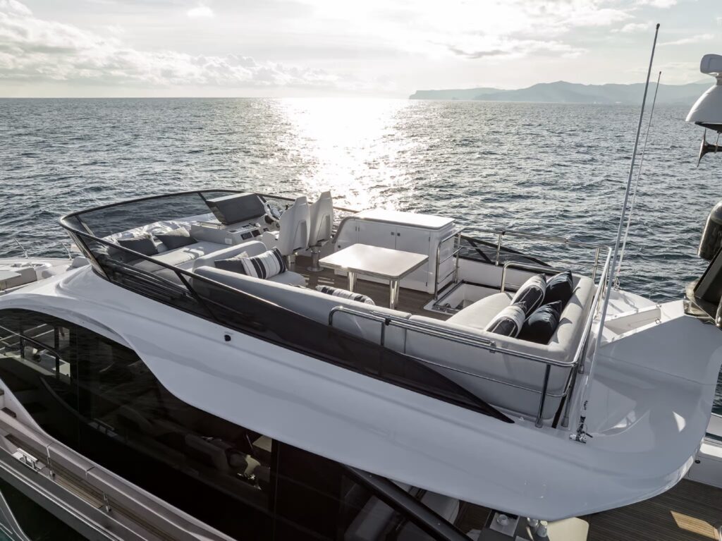 Azimut-s7-flybridge