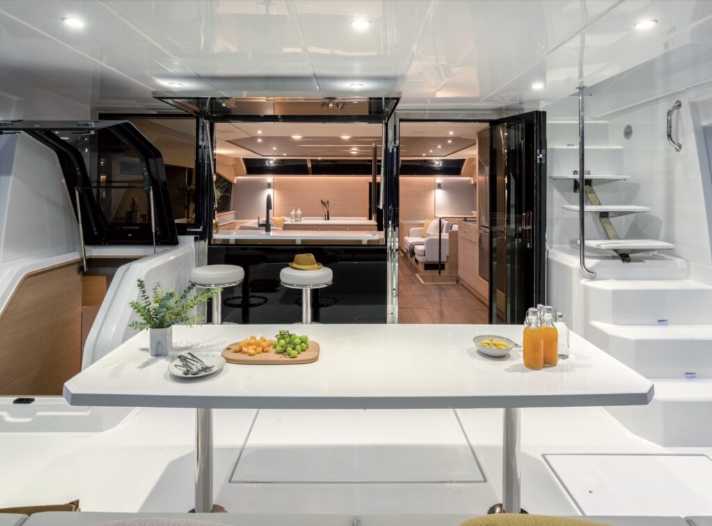 Aquila 54 Yacht catamarano a motore 
