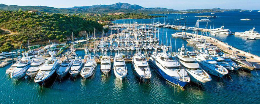 marina-di-portisco-vista-ormeggio-superyacht-e-yacht-aerea-porti-sardegna