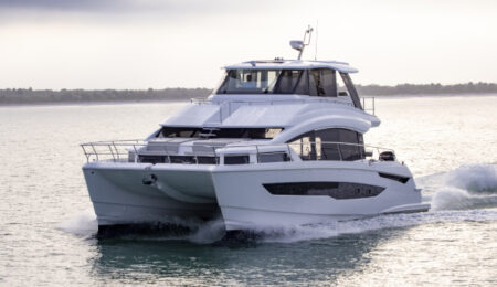 catamarano a motore Aquila 54