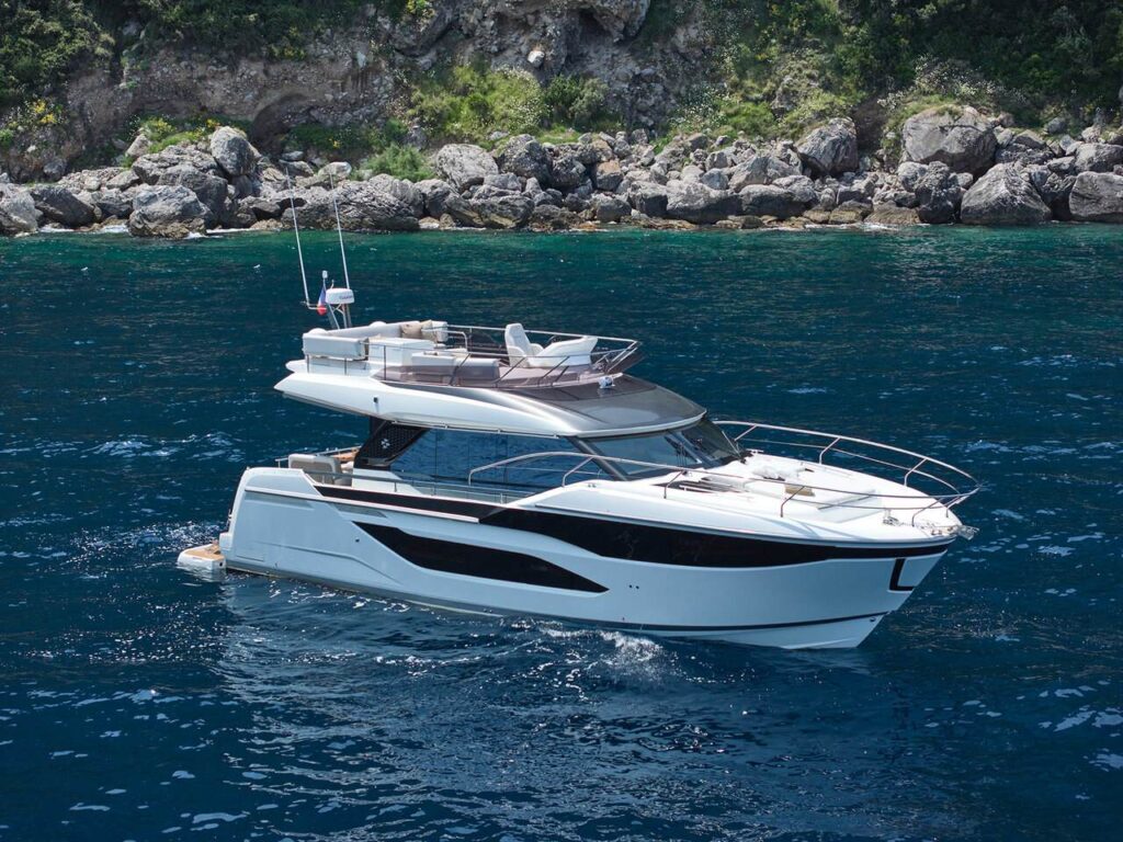 Prestige flybridge 2023
