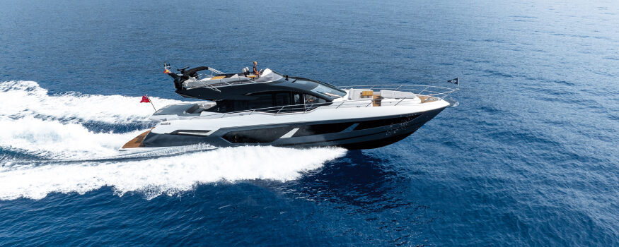 Sunseeker 75 Sport Yacht in navigazione