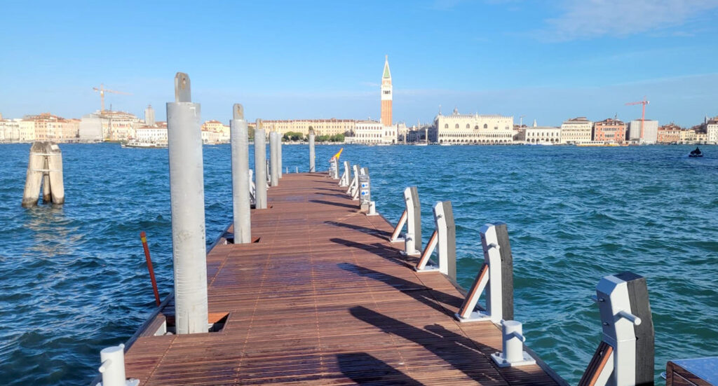 venezia-giudecca-pontile-galleggiante-ingemar-di-profilo