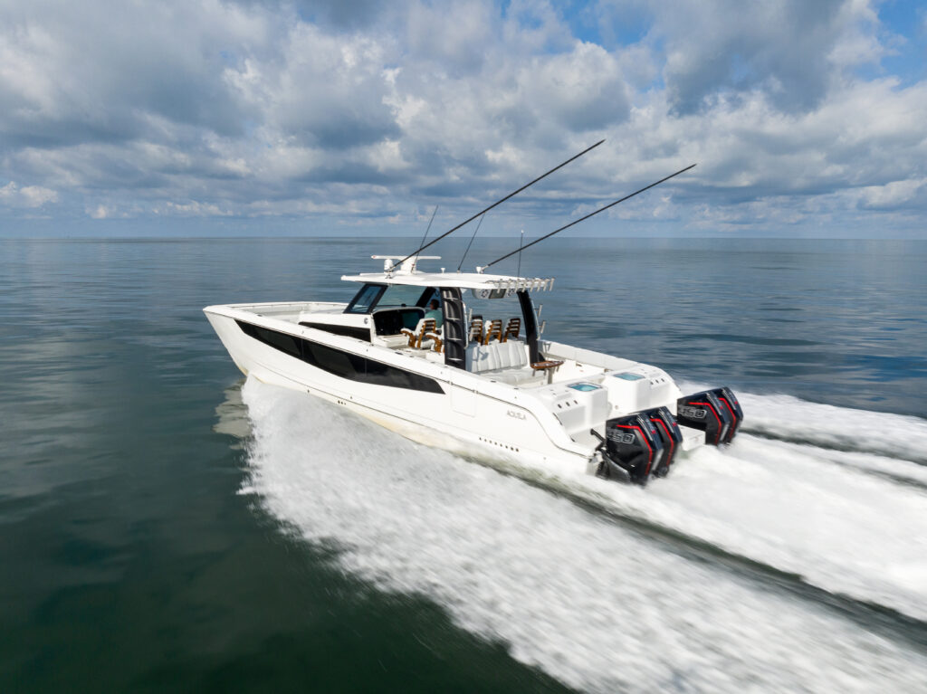 Nuovo Fisherman Aquila Powers catamarans in navigazione