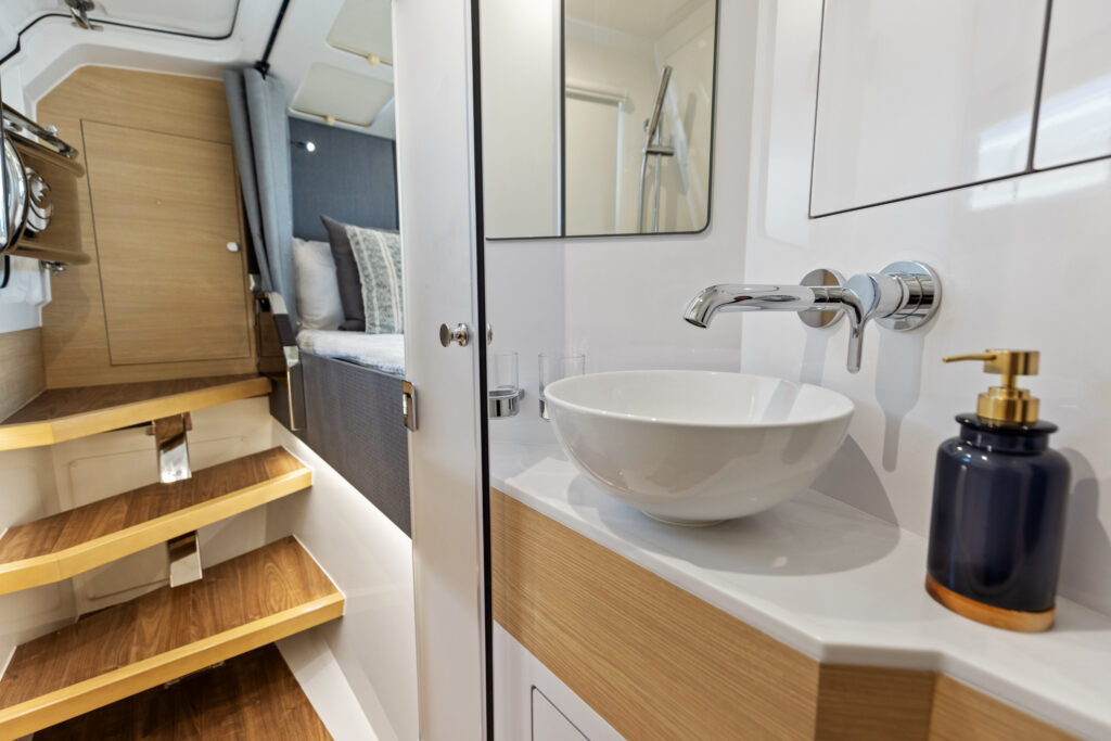 Dettagli Bagno nuovo catamarano Aquila