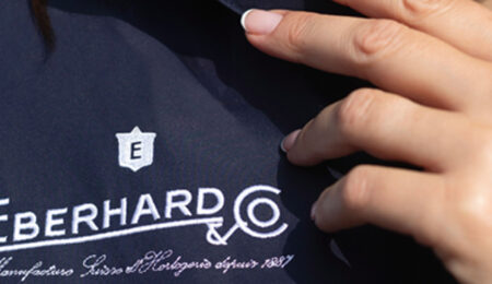 Scafojacket di Eberhard e Murphy & Nye dettaglio ricamo