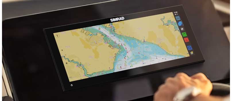 Display Simrad per navigazione e pesca 