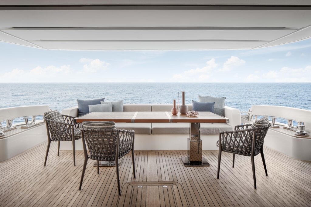 Sanlorenzo Yacht Asymmetric sala da pranzo con vetrate