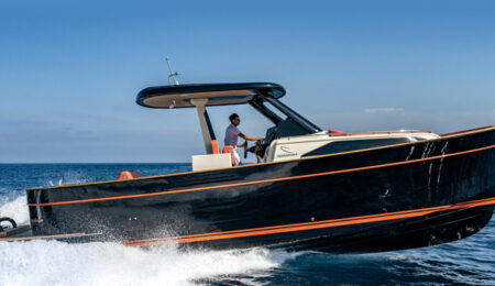 Apreamare-Gozzo-35-Speedster-in-navigazione-fuoribordo-mercury-v10-400-hp-prova-in-mare