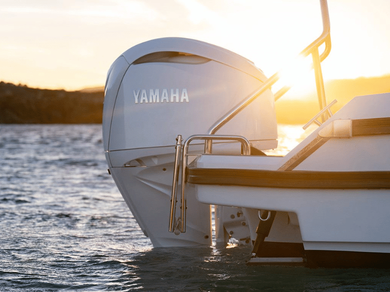 Fuoribordo yamaha v6 350 hp anteprima NauticSud