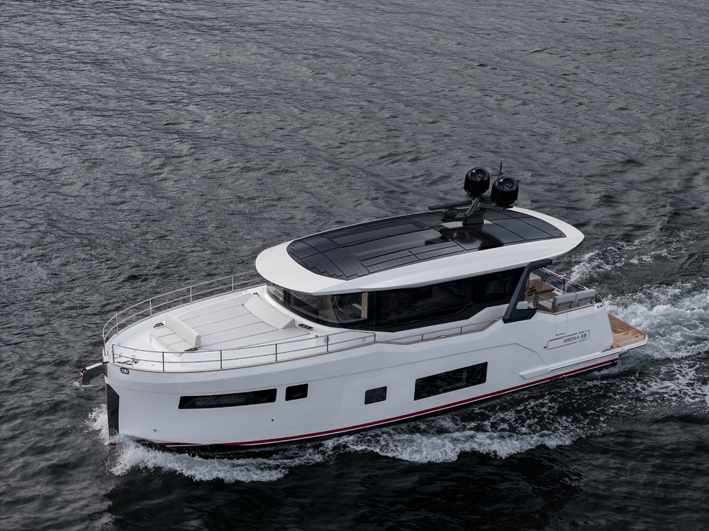Sirena 48 Hybrid in navigazione sezione yacht anteriore