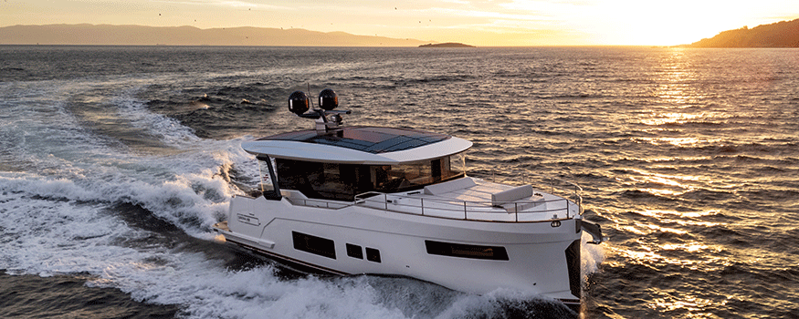 Sirena Yachts Sirena 48 Hybrid yacht 16 metri in navigazione