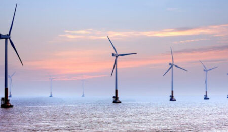 ONTM-Aero-partnership per sviluppo di nuove energie offshore nuovi posti di lavoro pale eoliche sul mare al tramonto