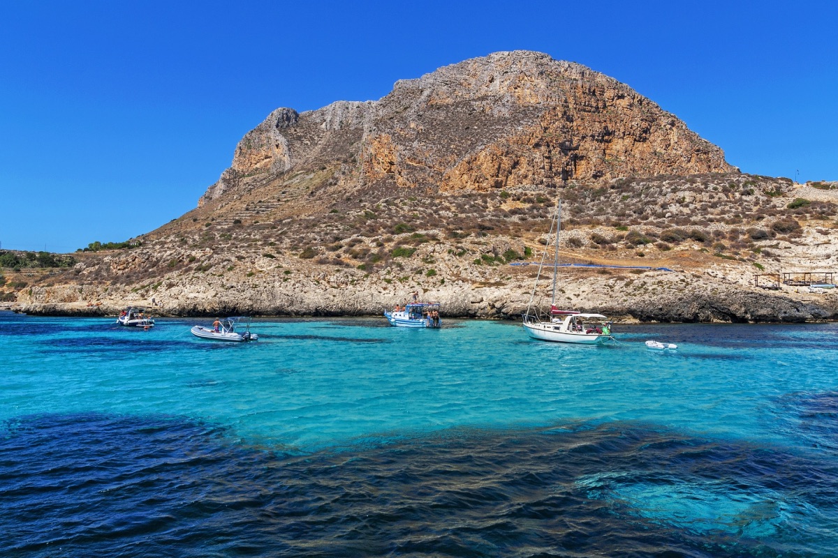 Favignana in barca Egadi