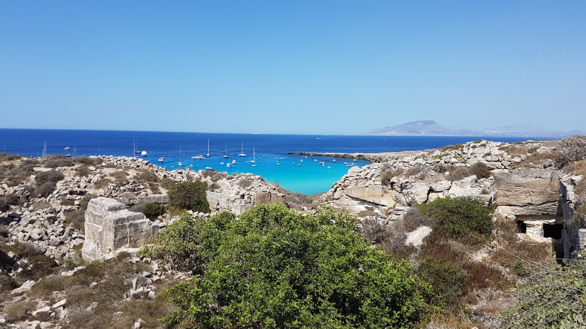 Favignana Cala Rossa Egadi in barca