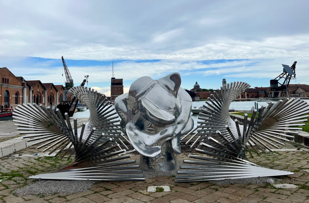 diadema-opera-manolo-valdes-scultura-monumentale-salone-nautico-venezia-2024