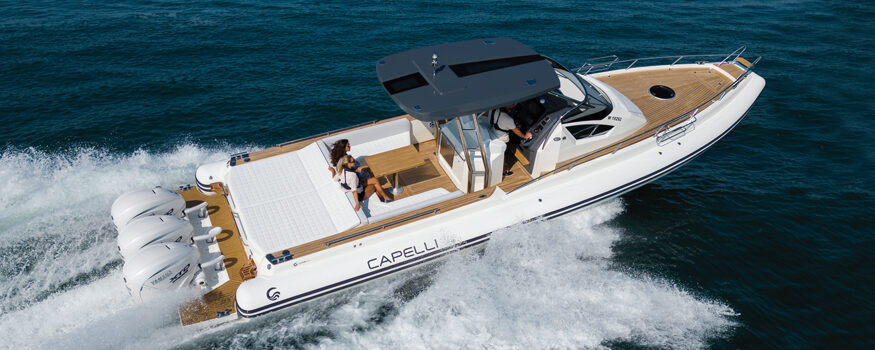 gommone-capelli-tempest-44-con-3-fuoribordo-honda-450-cavalli-in-navigazione