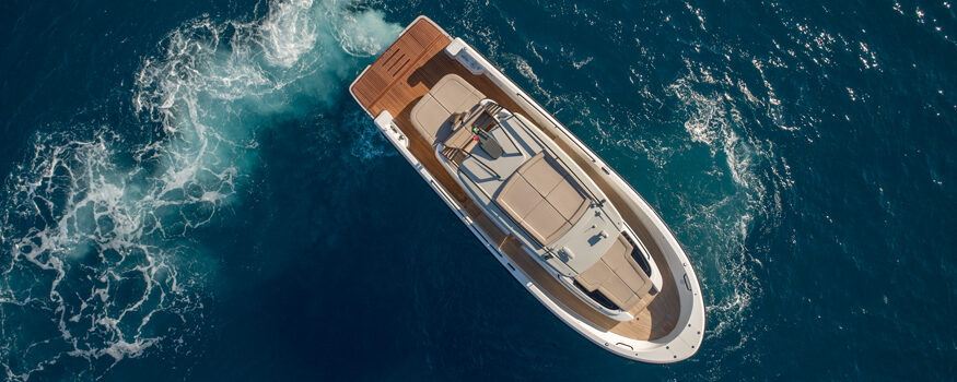 sanlorenzo-bluegame-salone-nautico-venezia-2024-bg42-in-navigazione-vista-dall-alto