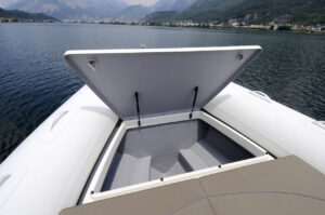 BWA Sport 28 GTO gavone prua