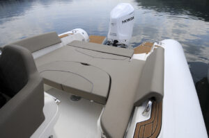 BWA Sport 28 GTO prendisole totale di poppa