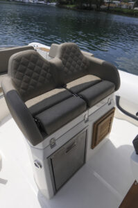 BWA Sport 28 GTO sedute guida chiuse