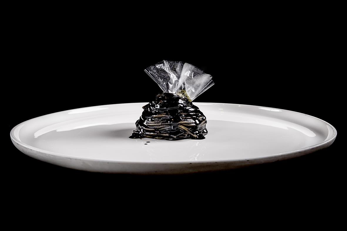gianfranco-pascucci-encuentro-de-los-mares-tenerife-2024-pascucci-al-porticciolo-fiumicino-PIATTO-GOURMET-MARE-DI-PLASTICA