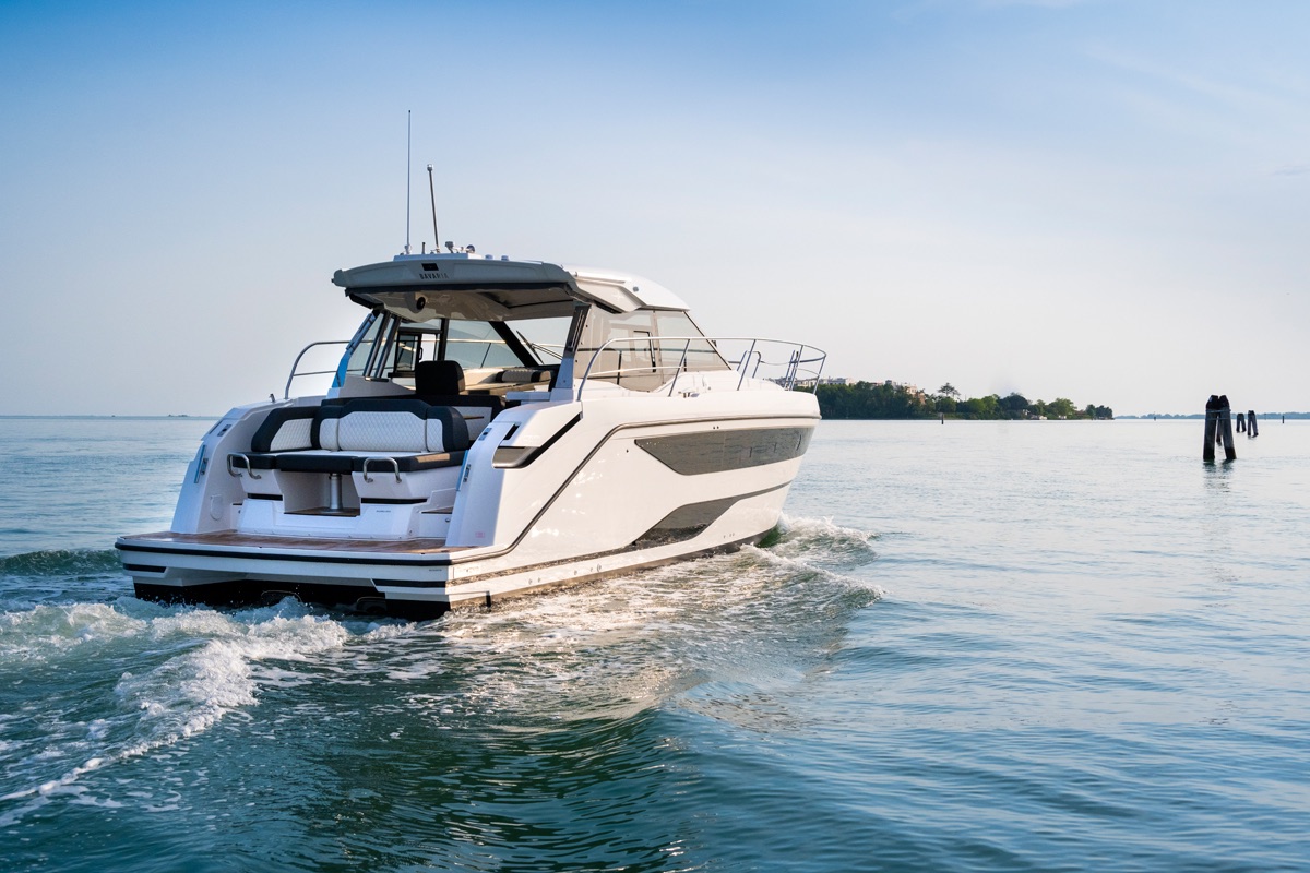 Bavaria SR33 esterni
